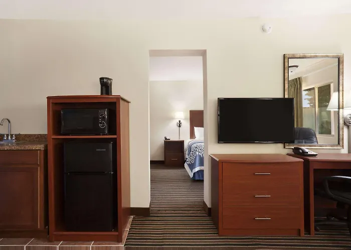 Motel Days By Wyndham Champaign/urbana 2*