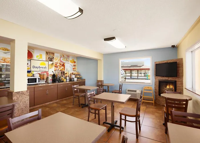Motel Days By Wyndham Champaign/urbana 2*