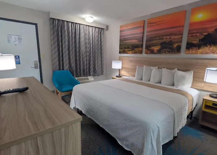 Days By Wyndham Champaign/urbana 2* Champaign