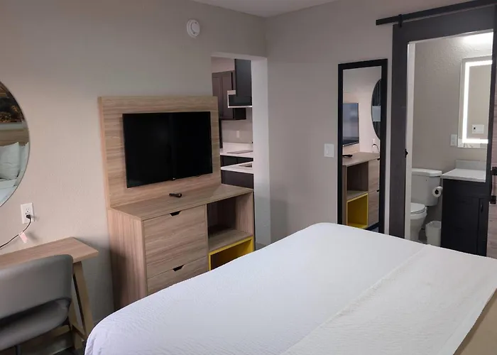 Motel Days By Wyndham Champaign/urbana 2*