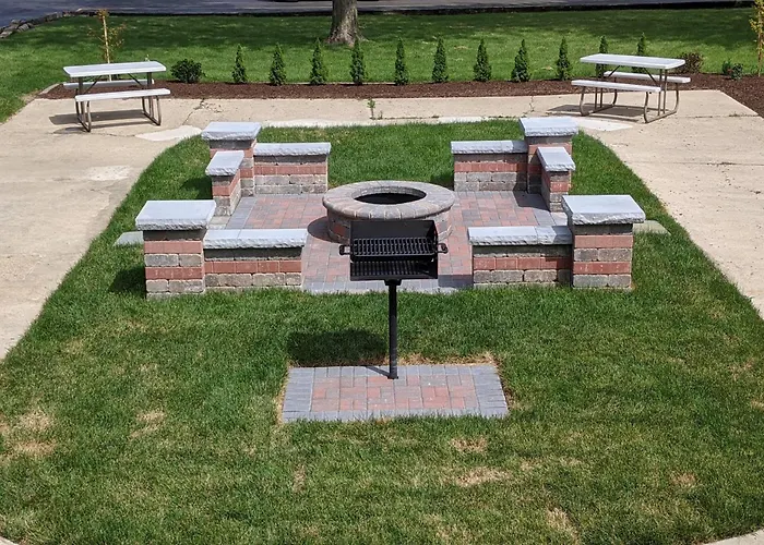 Days By Wyndham Champaign/urbana 2*